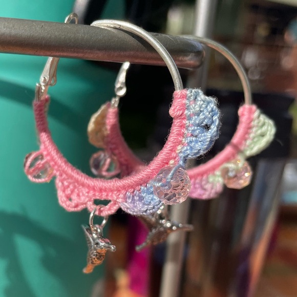 🪽 The Hummingbird Earrings 🪽 - Picture 3 of 4